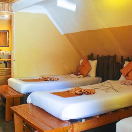 Elephant Trail Guesthouse and Backpackers Kasane Extérieur photo