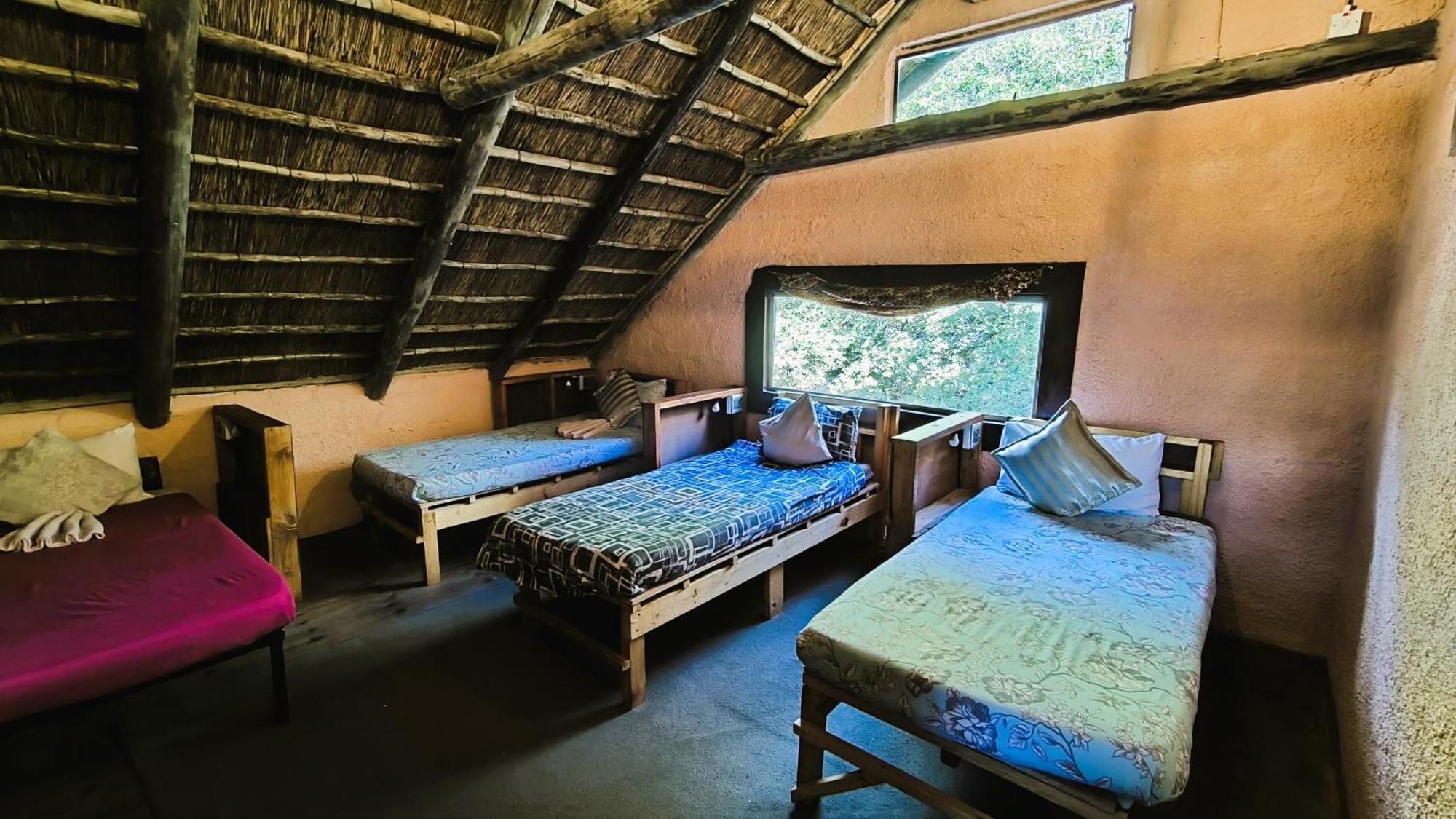 Elephant Trail Guesthouse and Backpackers Kasane Extérieur photo