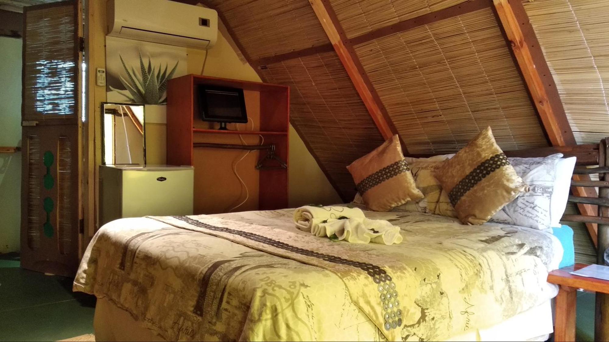 Elephant Trail Guesthouse and Backpackers Kasane Extérieur photo