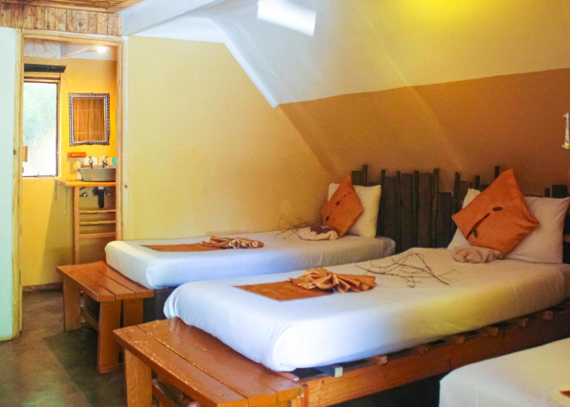Elephant Trail Guesthouse and Backpackers Kasane Extérieur photo