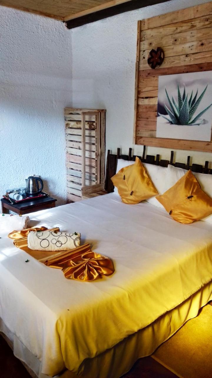 Elephant Trail Guesthouse and Backpackers Kasane Extérieur photo